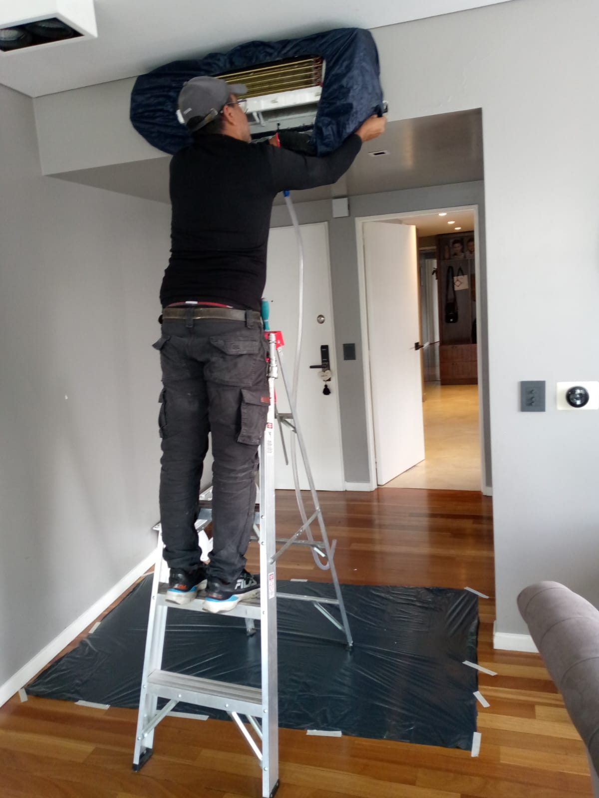 Trabajo de aire acondicionado — TechCam Hogar