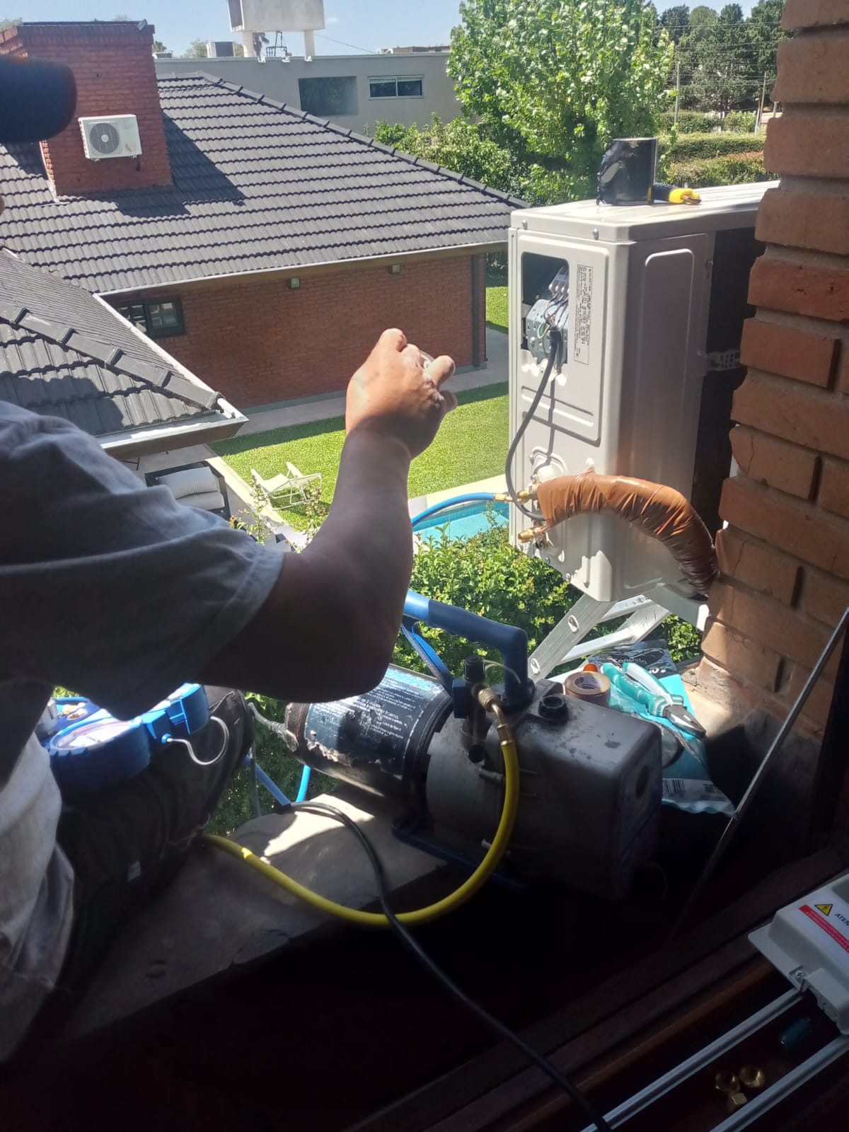 Trabajo de aire acondicionado — TechCam Hogar