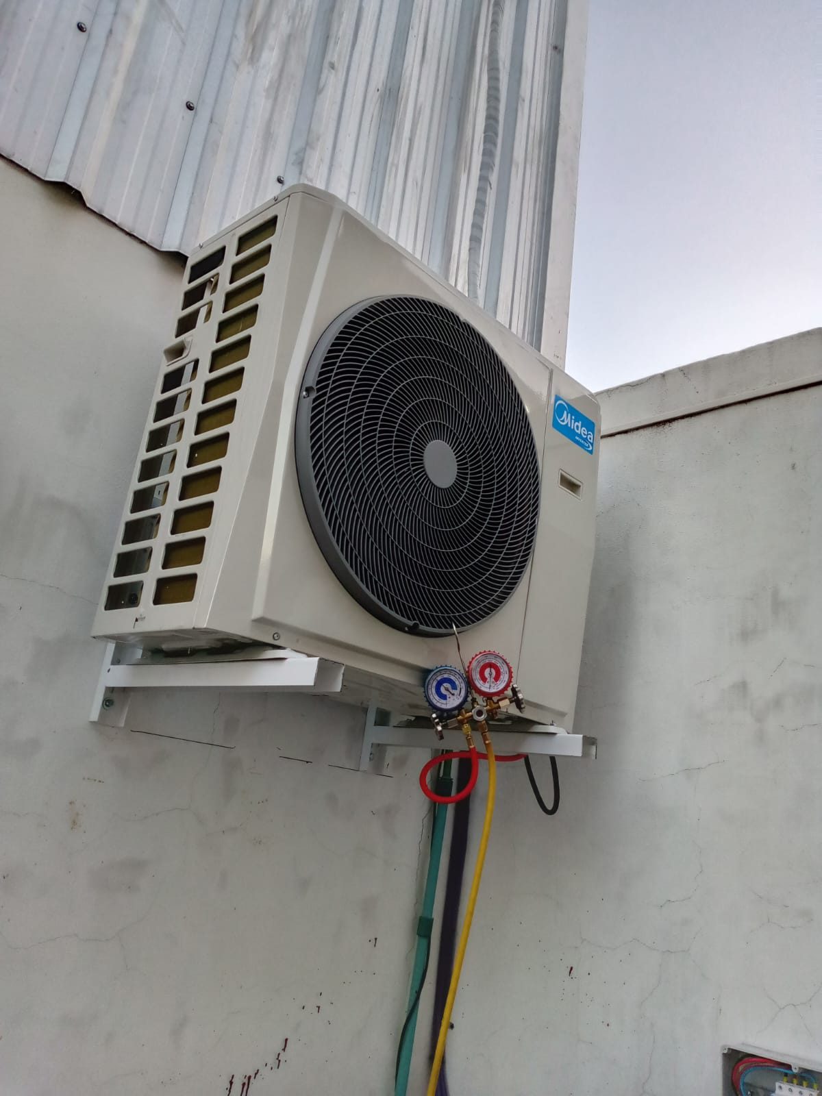 Trabajo de aire acondicionado — TechCam Hogar